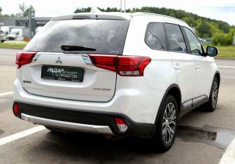 Подержанный автомобиль Mitsubishi Outlander 2018 года (6 фото)