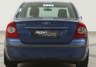 Подержанный автомобиль Ford Focus Sedan 2006 года (3 фото)