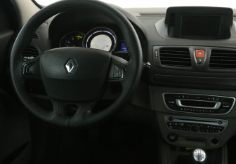 Подержанный автомобиль Renault Megane Hatchback 2010 года (14 фото)