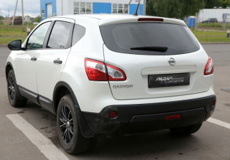 Подержанный автомобиль Nissan Qashqai 2013 года (3 фото)