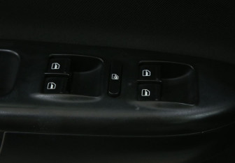 Подержанный автомобиль Skoda Octavia Liftback 2010 года (17 фото)