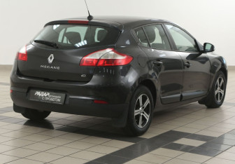 Подержанный автомобиль Renault Megane Hatchback 2010 года (4 фото)