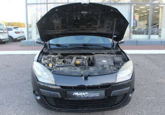 Подержанный автомобиль Renault Megane Wagon 2009 года (16 фото)