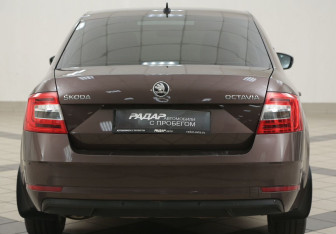 Подержанный автомобиль Skoda Octavia Liftback 2018 года (3 фото)