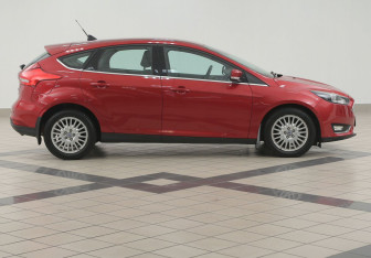 Подержанный автомобиль Ford Focus Hatchback 2017 года (5 фото)