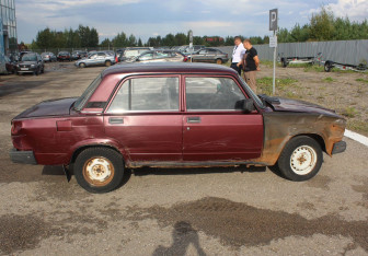 Подержанный автомобиль LADA (ВАЗ) 2107 2006 года (8 фото)