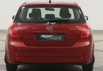 Подержанный автомобиль Kia Ceed Hatchback 2010 года (3 фото)