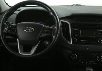 Подержанный автомобиль Hyundai Creta 2017 года (14 фото)