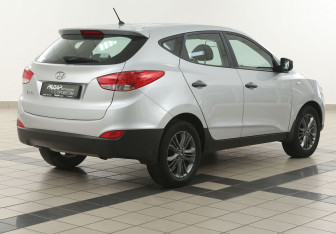 Подержанный автомобиль Hyundai ix35 2015 года (4 фото)