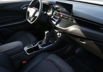 Подержанный автомобиль Москвич 3 2023 года (9 фото)