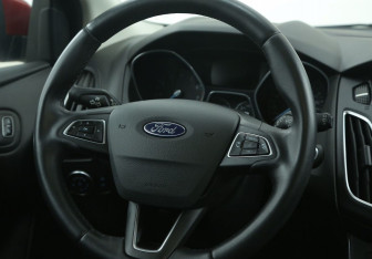 Подержанный автомобиль Ford Focus Hatchback 2017 года (16 фото)