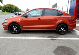 Подержанный автомобиль Volkswagen Polo Sedan 2016 года (8 фото)