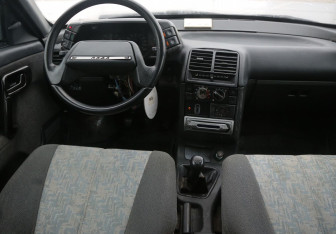 Подержанный автомобиль LADA (ВАЗ) 2111 2002 года (12 фото)