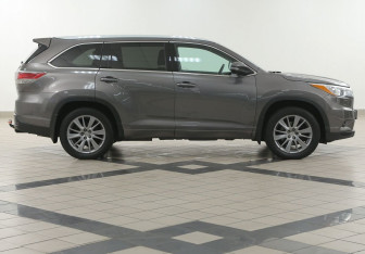 Подержанный автомобиль Toyota Highlander 2014 года (5 фото)