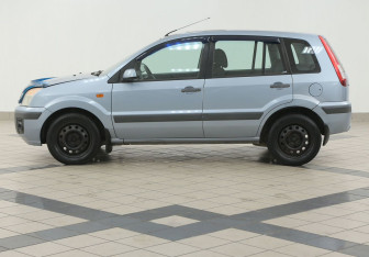 Подержанный автомобиль Ford Fusion 2006 года (7 фото)