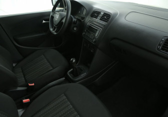 Подержанный автомобиль Volkswagen Polo Sedan 2015 года (9 фото)