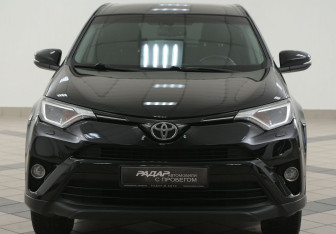 Подержанный автомобиль Toyota RAV4 2018 года (6 фото)