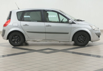 Подержанный автомобиль Renault Scenic 2008 года (5 фото)