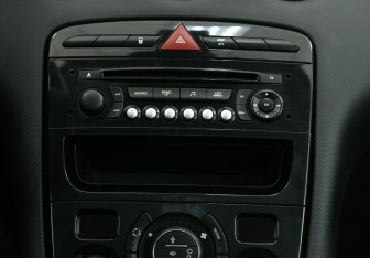 Подержанный автомобиль Peugeot 308 Hatchback 2012 года (13 фото)