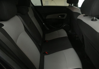 Подержанный автомобиль Chevrolet Cruze Hatchback 2012 года (11 фото)