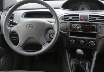 Подержанный автомобиль Hyundai Matrix 2006 года (14 фото)