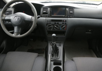 Подержанный автомобиль Toyota Corolla Sedan 2006 года (12 фото)