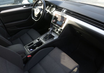 Подержанный автомобиль Volkswagen Passat Wagon 2017 года (9 фото)