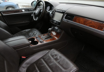 Подержанный автомобиль Volkswagen Touareg 2012 года (11 фото)