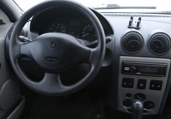 Подержанный автомобиль Renault Logan Sedan 2009 года (14 фото)