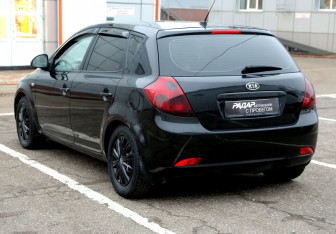 Подержанный автомобиль Kia Ceed Hatchback 2008 года (4 фото)