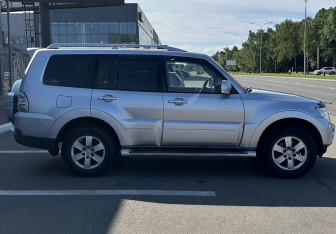 Подержанный автомобиль Mitsubishi Pajero 2008 года (3 фото)
