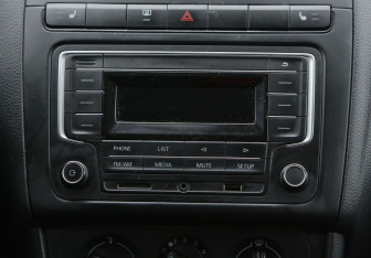 Подержанный автомобиль Volkswagen Polo Sedan 2017 года (13 фото)