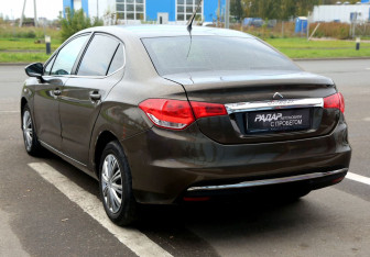 Подержанный автомобиль Citroen C4 Sedan 2015 года (4 фото)
