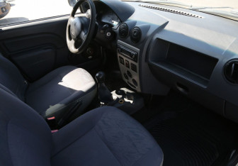 Подержанный автомобиль Renault Logan Sedan 2006 года (9 фото)