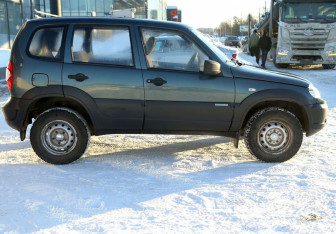 Подержанный автомобиль Chevrolet Niva 2014 года (7 фото)