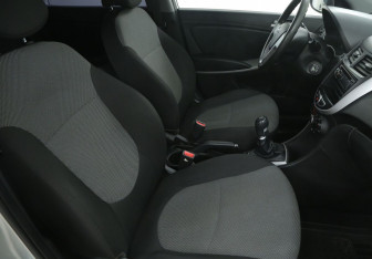 Подержанный автомобиль Hyundai Solaris Sedan 2011 года (10 фото)