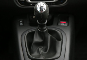 Подержанный автомобиль Renault Scenic 2010 года (15 фото)