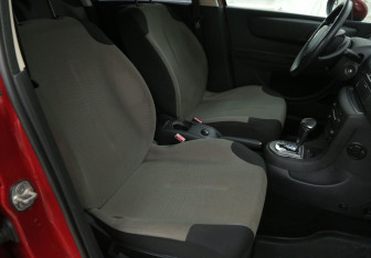 Подержанный автомобиль Citroen C4 Hatchback 2010 года (10 фото)