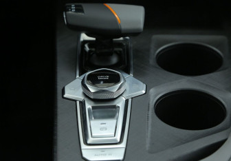 Подержанный автомобиль Changan UNI-V 2023 года (14 фото)