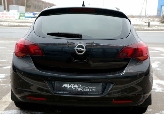 Подержанный автомобиль Opel Astra Hatchback 2011 года (5 фото)