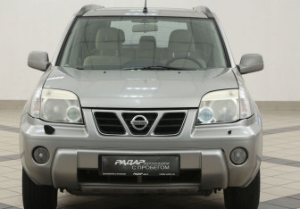 Подержанный автомобиль Nissan X-Trail 2003 года (6 фото)