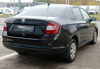 Подержанный автомобиль Skoda Rapid Liftback 2018 года (6 фото)