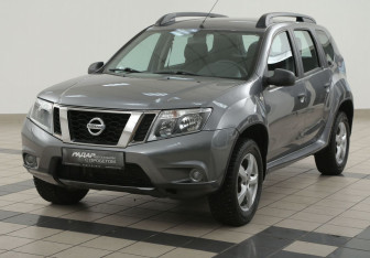 Подержанный автомобиль Nissan Terrano 2014 года (8 фото)