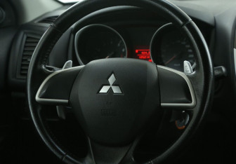 Подержанный автомобиль Mitsubishi ASX 2014 года (16 фото)