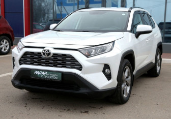 Подержанный автомобиль Toyota RAV4 2020 года (3 фото)