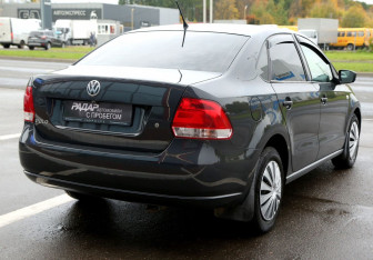 Подержанный автомобиль Volkswagen Polo Sedan 2014 года (6 фото)