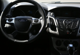 Подержанный автомобиль Ford Focus Hatchback 2014 года (14 фото)