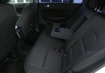 Подержанный автомобиль Kia Sportage 2016 года (13 фото)