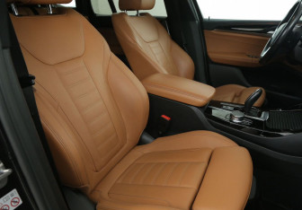 Подержанный автомобиль BMW X3 2018 года (10 фото)