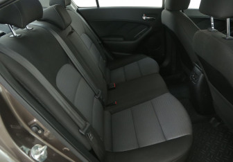 Подержанный автомобиль Kia Cerato Sedan 2015 года (11 фото)